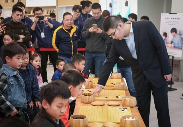 赛场风云再起，中日顶尖棋手在围棋赛场上的激烈角逐